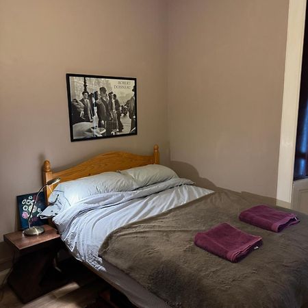 Central Room In Historic Tenement Shared Apartment Near Old Town เอดินบะระ ภายนอก รูปภาพ