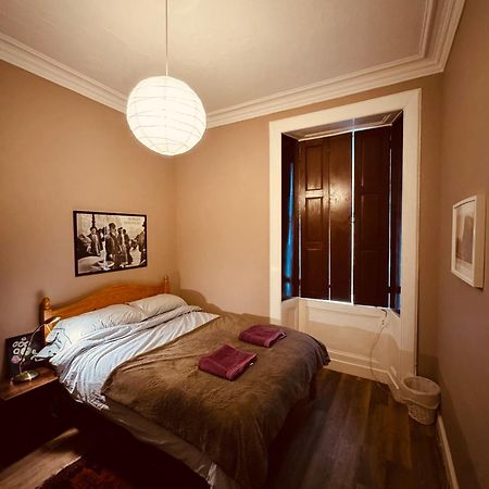 Central Room In Historic Tenement Shared Apartment Near Old Town เอดินบะระ ภายนอก รูปภาพ